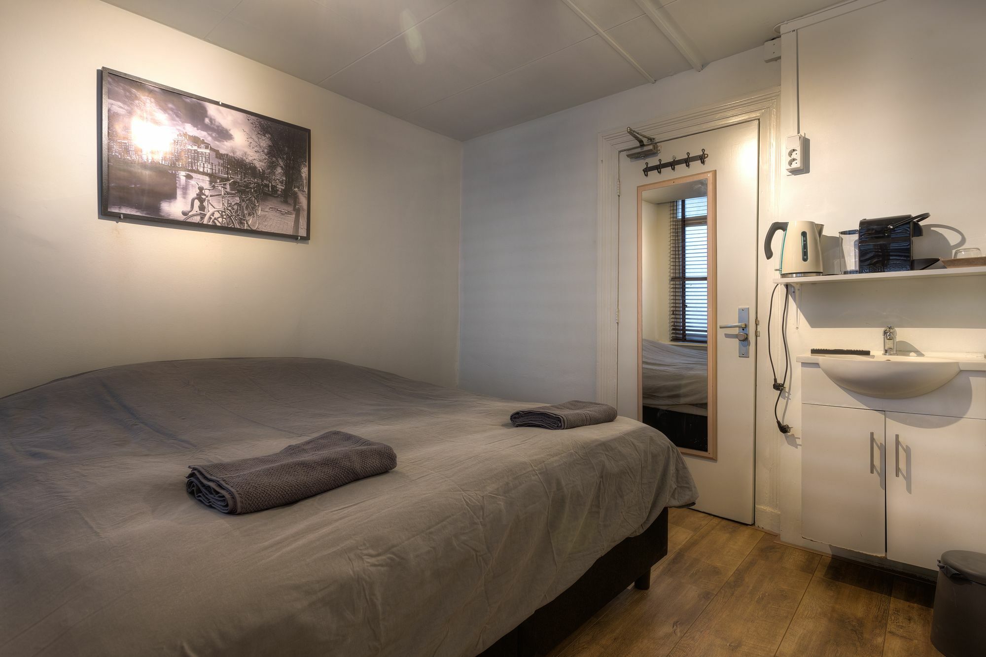 Hotel Canal View Амстердам Екстериор снимка